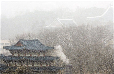 3月2日,韩国西部和南部地区遭到了强劲的沙尘暴袭击