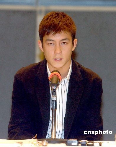 陈冠希英文道歉语法讲究 被当考研英语教材_陈