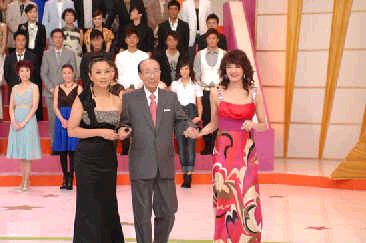 娱乐 港台内地 正文  在tvb40周年庆典上,邵逸夫(中)在汪明荃(左)和