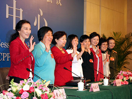 女代表谈艳照门事件及经期休假问题(图)