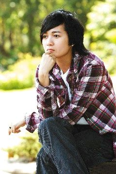 <em>吴立琪</em>再演女同志 《<em>花吃了那女孩</em>》中背全裸