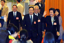 新任部长微笑亮相
