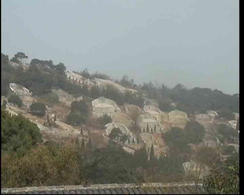 乱坟岗缘何在青山间蔓延?