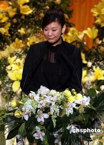 传郑欣宜卖母亲肥肥遗产包养无业洋男友(附图)