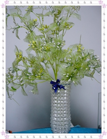 扮靓居室装点绿色环境 鲜花怎可没有花瓶伴