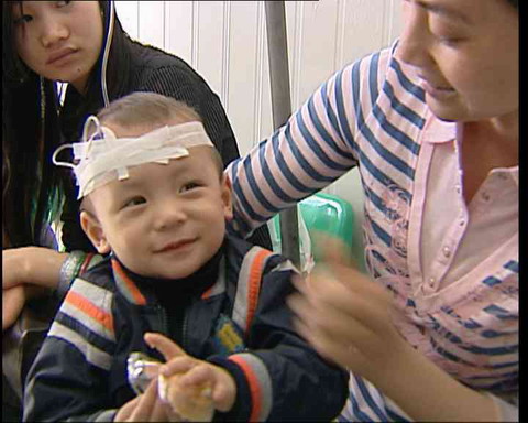 我不要捐款,我只想找个工作给儿子治病_治病_