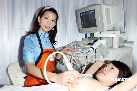 组图:林志玲示范乳房自我检查感情婚期成焦点