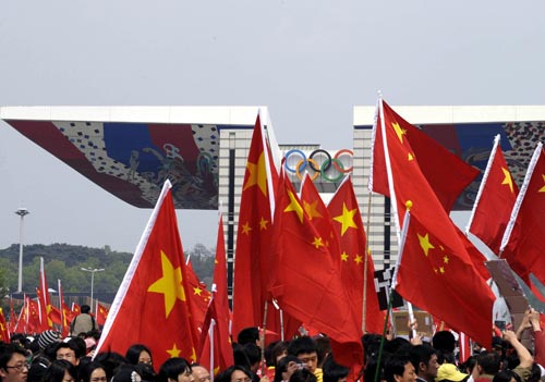 奥运会圣火在首尔开始传递 韩国奥委会主席第一棒
