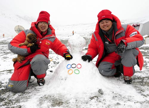 图文-珠峰山区近日普降中雪 雪地上也有五环标志