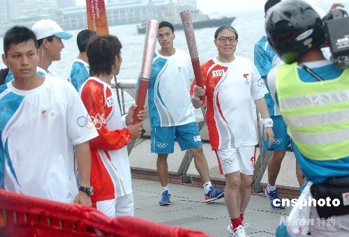 港府高官:汲取传圣火经验 办好奥运马术赛(图)