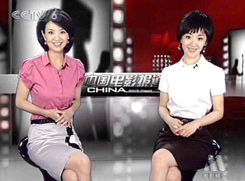 央视女主持又陷“凸点门” 网友提醒要注意形象