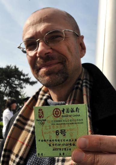 图文-奥运门票第三阶段开售 丹麦人通宵排队拿号