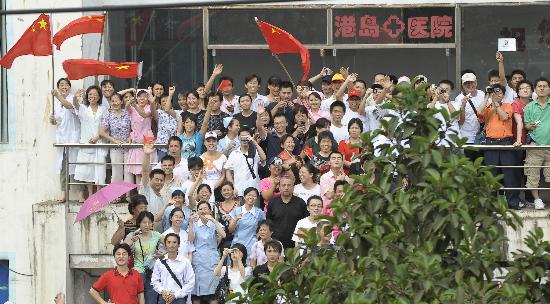 图文-2008年奥运会火炬在海口传递 快来加入我们吧