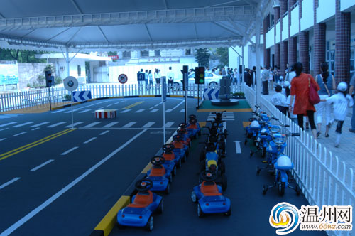 BMW��ͯ��ͨ��ȫѵ��Ӫ��ֳ�