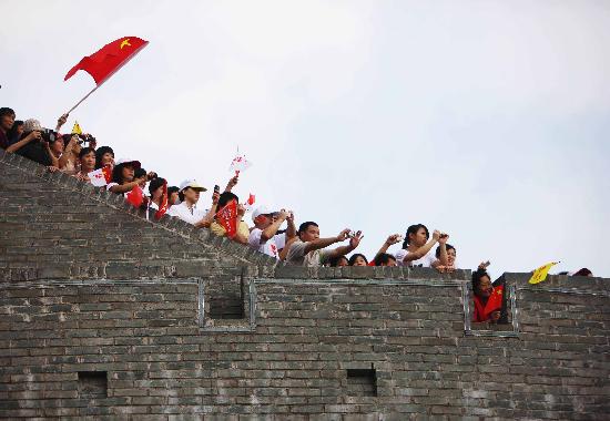 图文-奥运圣火在惠州传递 怎能错过这激动一刻