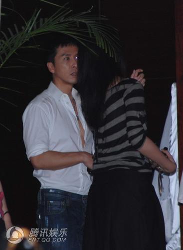 上海赶拍《叶问》忙里偷闲 甄子丹酒店夜会女老板