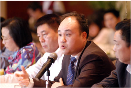潘建中在温州市第十一届人大一次会议上建言; 巨一集团总经理潘建中