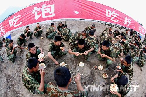 汶川地震发生后,解放军空军空降兵某部是最早投入抗震救灾的部队之一