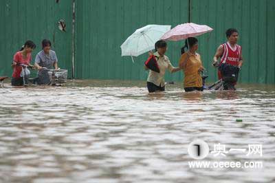 深圳遭遇近百年最大暴雨 六人死(组图) _暴雨