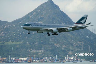 香港国泰航空航班玻璃空中现裂痕 乘客迫降韩