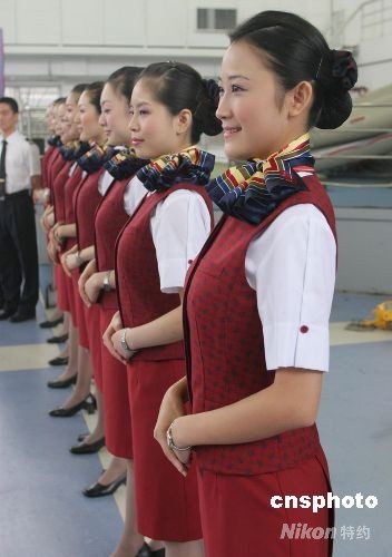 300名奥运<em>空中小姐</em>7月全部上岗 清一色大学学