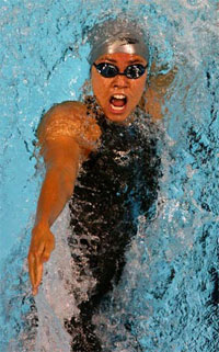 考芙琳创女子100米仰泳新纪录 世界纪录1天破