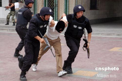 图:安徽亳州举行奥运安保反恐演练_安徽亳州 