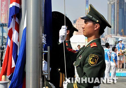 奥帆赛海上颁奖 升旗手成亮点(组图)_奥帆赛 青