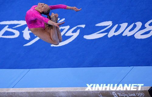 <em>美国体操女队</em>训练(组图)_美国体操队_滚动新闻