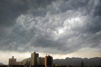 浙南昨日出现强雷暴 雷电交加吓跑"秋老虎"