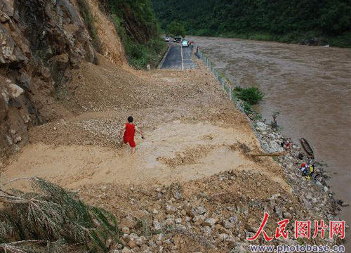 正文 2008年8月17日,贵州省榕江县遭遇强降雨袭击,造成境内321国道