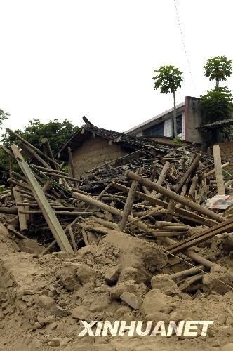 四川攀枝花地震已致32人死亡 官兵全力救灾(组