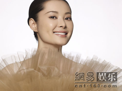 网易娱乐独家报道(文/毛杰)近日,著名影视明星袁立在北京拍摄了一组