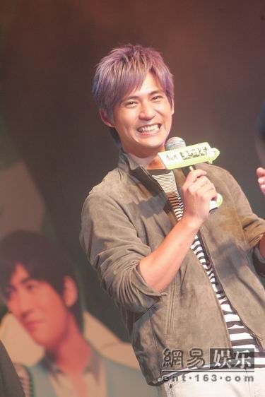 仔仔染紫发变漫画男 为拍电影宁演华仔伟仔儿