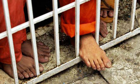 伊拉克青少年监狱曝出性虐待丑闻; 伊拉克青少年监狱曝少年犯遭狱警