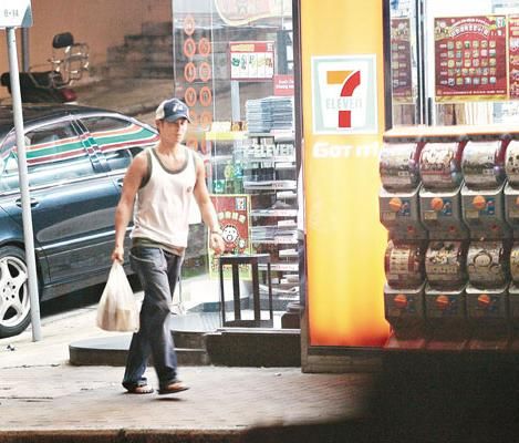 <em>佘诗曼</em>香闺夜迎郑嘉颖 四角关系纠缠不清(图)_