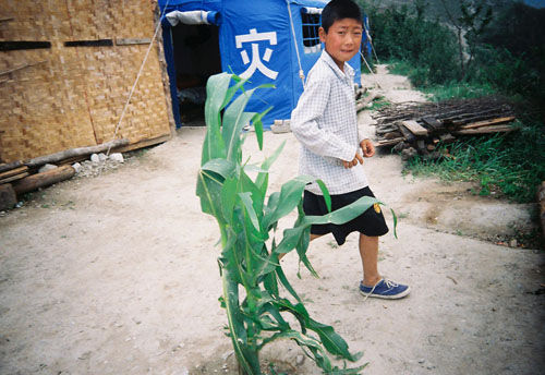 汶川人口_汶川万人祭奠地震遇难者(2)