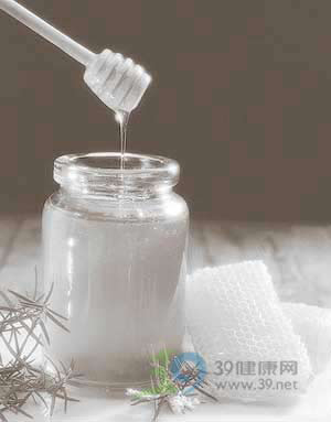 朝喝一杯淡盐水睡前一杯蜜糖水有助安睡_蜂蜜