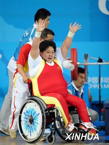 得到金牌就像吃到月饼一样记中国残奥人举重老将李瑞芳