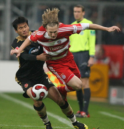 外球员八凶残犯规 郑智杀人动作令西塞断腿_海