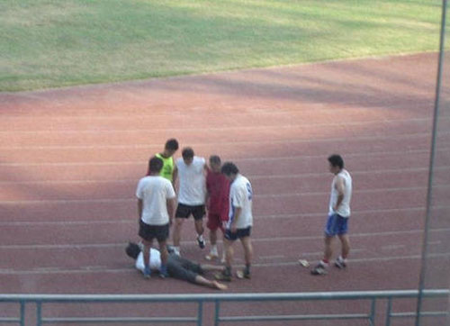 外球员八凶残犯规 郑智杀人动作令西塞断腿_海