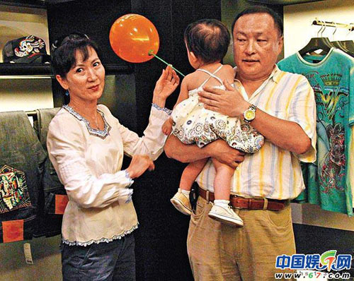 刘嘉玲超低胸再当老板娘 上海开铺艳舞酬宾(图