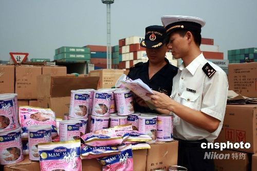 图:宁波海关查获劣质婴儿奶粉_婴幼儿奶粉 蛋白质含量 婴儿_滚动新闻_温州网