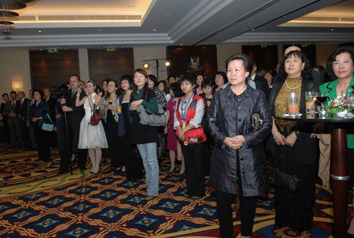 驻匈牙利大使馆宴请华侨华人代表庆祝59周年