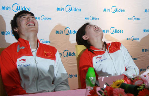 吴敏霞矛盾回答爆笑全场 子歌遇男记者热情告