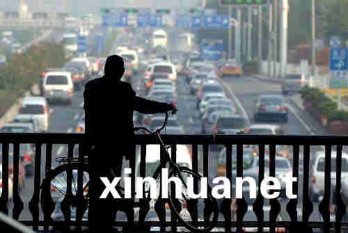 北京机动车按车牌尾号每周停驶一天首日限行(