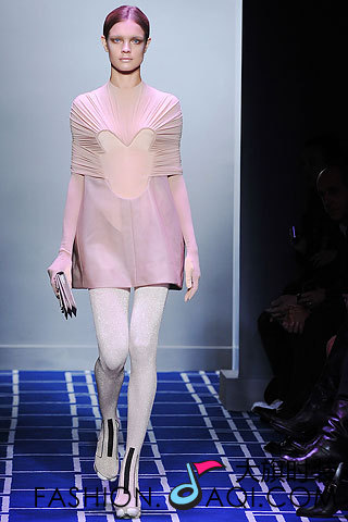 Balenciaga09春夏时装秀_Balenciaga09春夏时