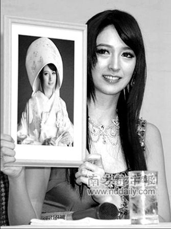 日本<em>性感女神莉亚</em>奉子成婚 男歌迷当场哭晕(组