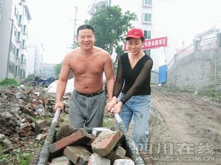 泸州年轻民工走红组图获称最网络美女(电脑美女农妇车模图片图片