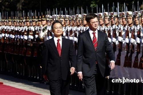 温家宝与荷兰首相鲍肯内德举行会谈(图)_温家宝 荷兰 鲍肯内德_滚动新闻_温州网
